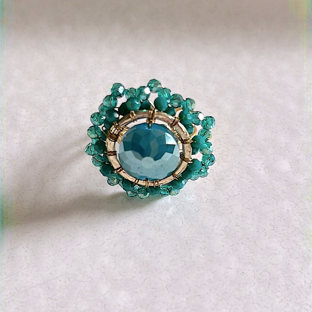 Gold Cocktail Ring w/Faceted Iridescent Teal & Aqua Crystals - NEW